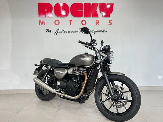 TRIUMPH STREET TWIN 